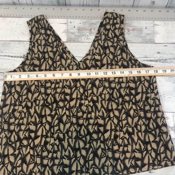 WAYF tan print cropped tank top deep V front and back - Picture 5 of 7